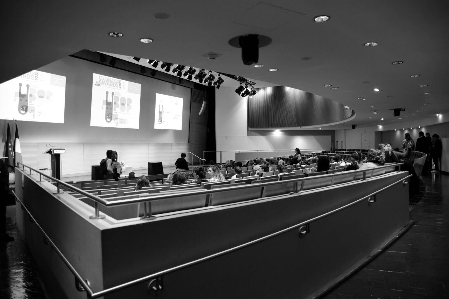 Style Baroque Avec Des Raisins Et Des Feuilles | Photo Gratuite